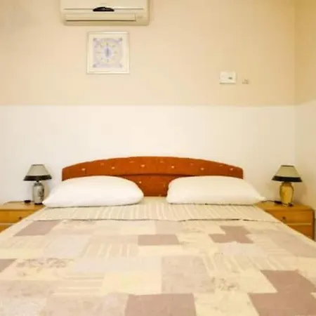 Apartamento By The Duće