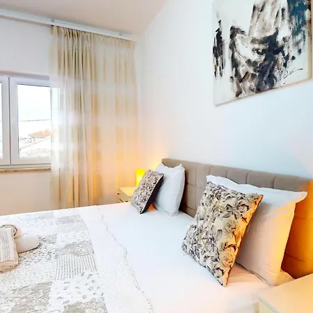 Apartamento By The Duće